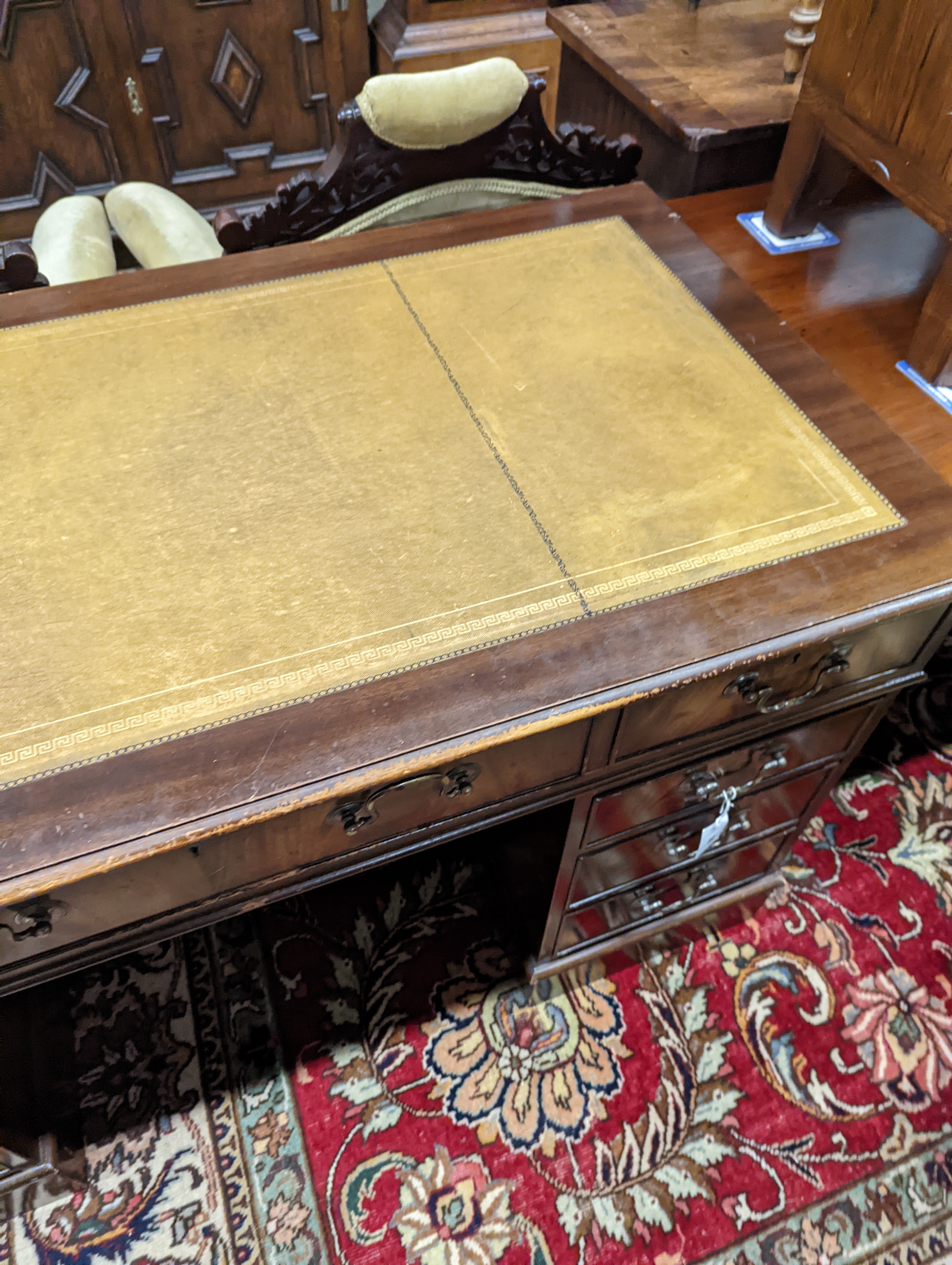 A reproduction mahogany pedestal desk, length 138cm, depth 69cm, height 79cm